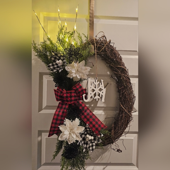 Handmade Farmhouse-style Oval Buffalo Plaid Holiday Wreath. 1 Of A Kind - Picture 5 of 9
